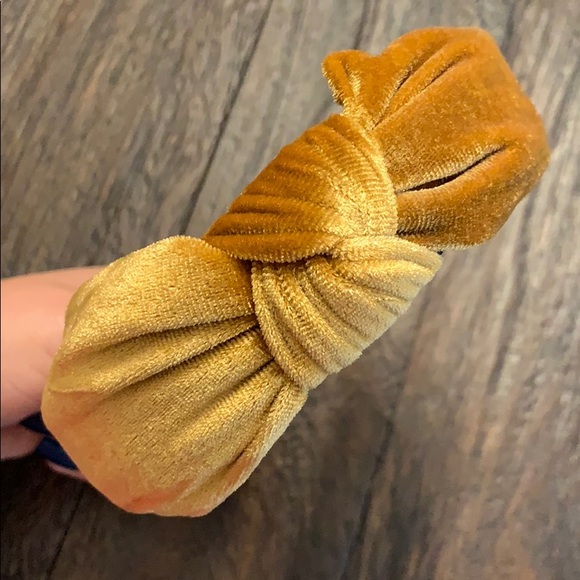 Accessories - NWOT Gold Velvet Twist Knot Headband
